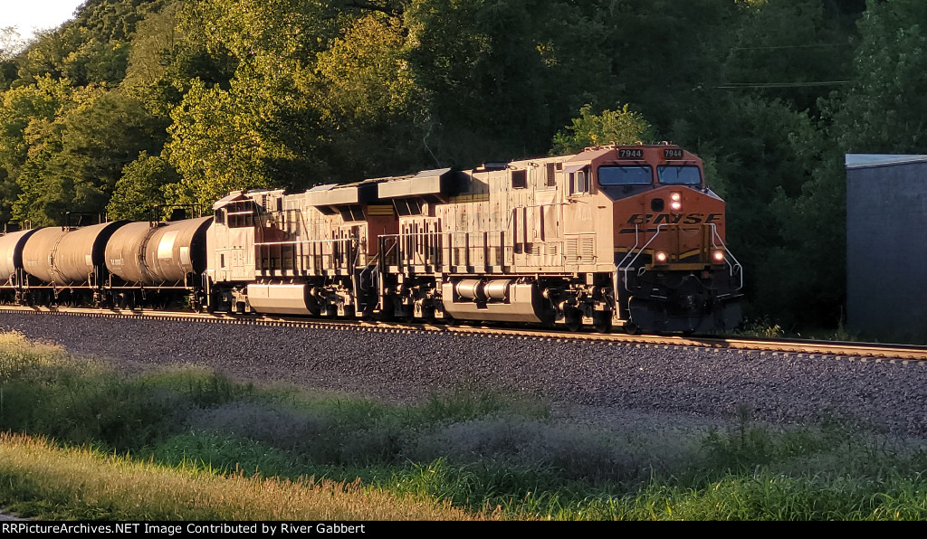 BNSF 7944